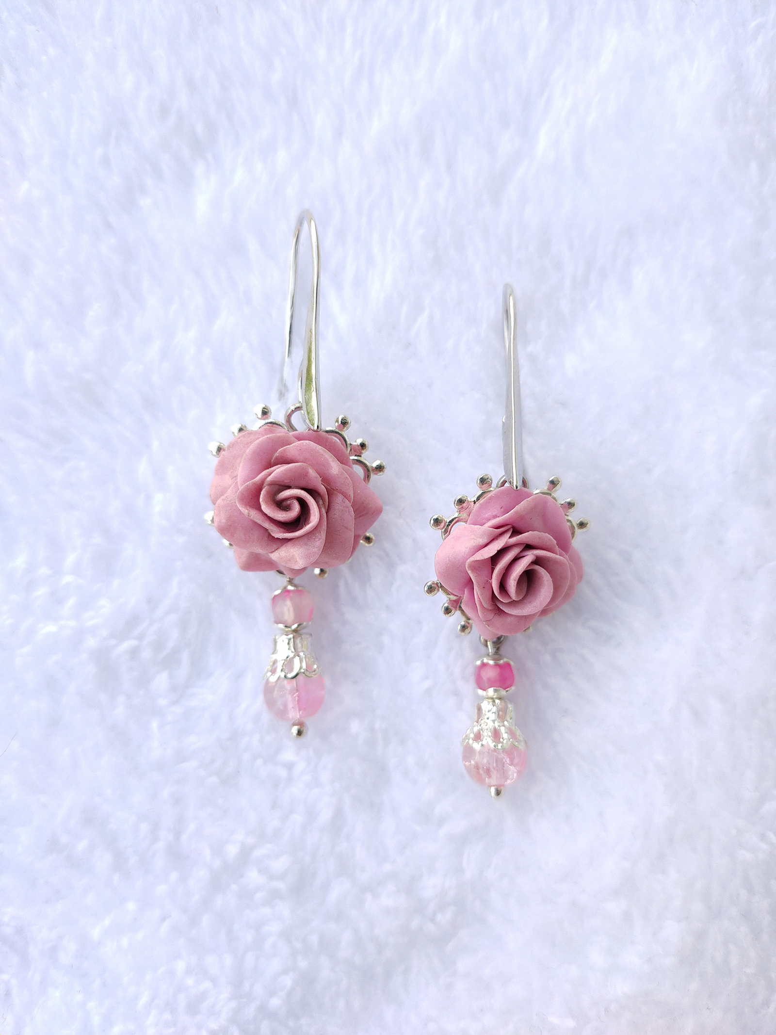Boucles D'oreilles Clips Roses Brillantes Avec Perles - Occasion Très Bon état - Marque Générique